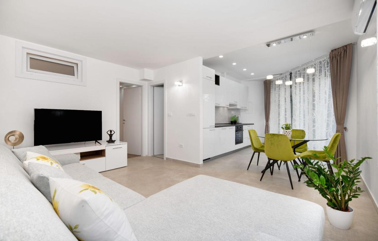 Apartment Amadeo Split Exterior photo