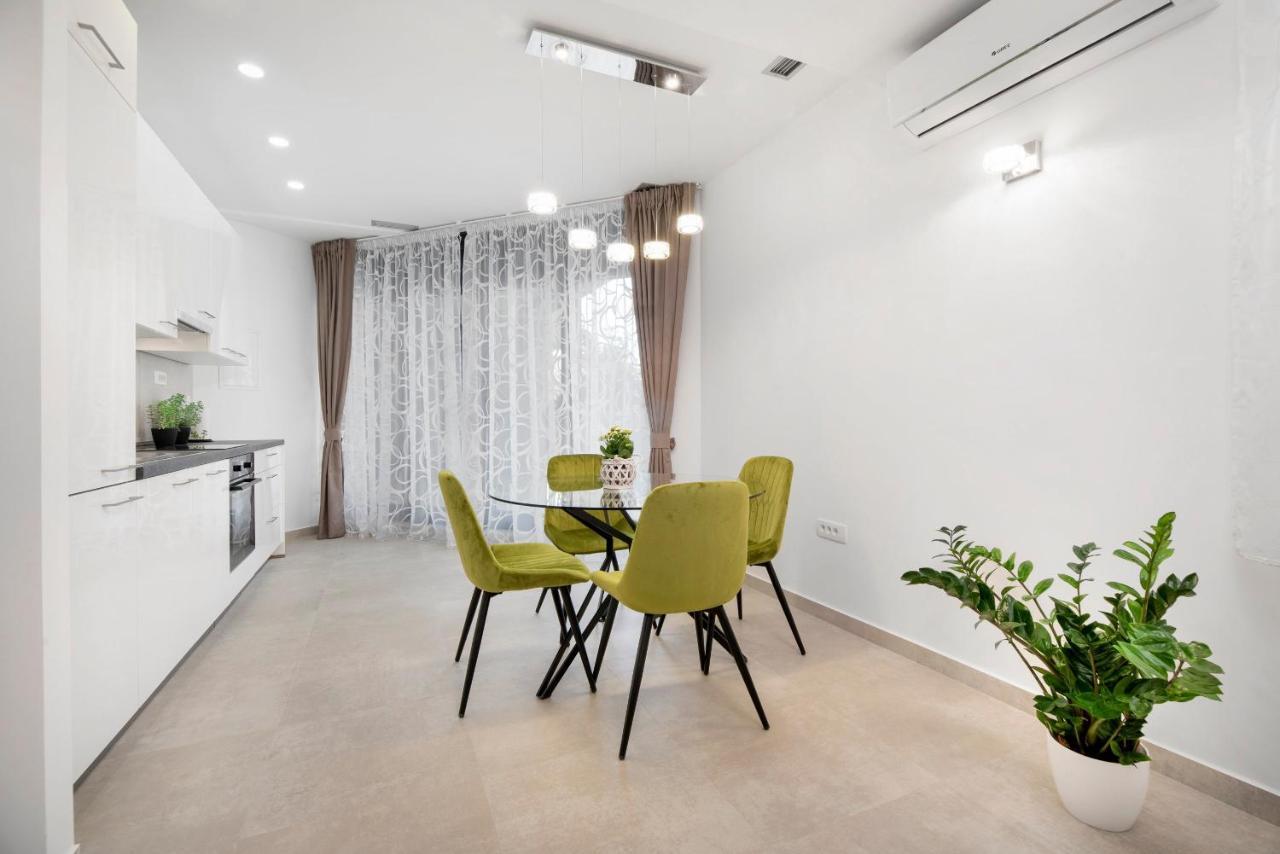Apartment Amadeo Split Exterior photo